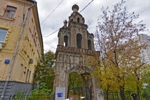 Колокольню Екатерининского храма в центре Москвы отреставрировали. Фото до/после