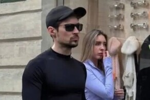 Пытался казаться брутальным: Дурова засняли во время прогулки по Парижу с девушкой