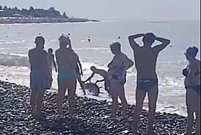В Сочи отдыхающие вытащили на берег морскую мину