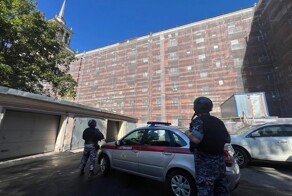 Житель Санкт-Петербурга залез в квартиру по лесам, чтобы покушать