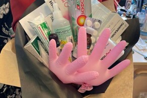 Не только цветы: необычные букеты, которые можно подарить девушкам