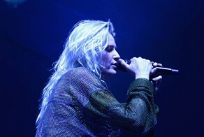 Честер был бы против: новую солистку Linkin Park обвинили в связях с сектой, которая поддерживает насилие