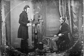 Кто из людей, фотографии которых сохранились и дошли до наших дней, родился раньше всех?
