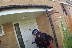 Жалобы соседей помогли полиции накрыть наркоферму в жилом доме