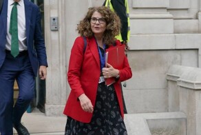 У британского министра полиции украли сумочку во время доклада о воровстве