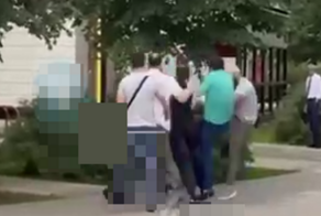 Толпа победила: группа чеченцев избила дагестанца и заставила извиниться перед Кадыровым