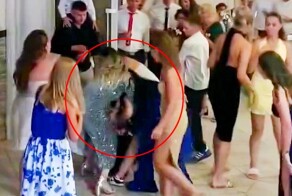 Три девушки сцепились из-за букета невесты