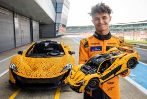 Из кубиков LEGO построили полноразмерный McLaren P1, который может ездить