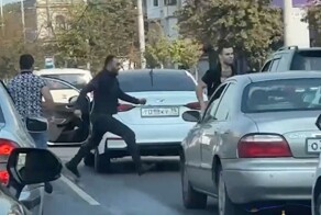 В Калининграде автолюбитель напал с ножом на мужчину, который посмел ему посигналить на дороге