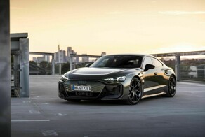 Электромобиль Audi RS e-tron GT Performance разгоняется до 100 км/ч за 2,4 секунды