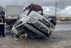 В Турции автомобиль с туристами перевернулся на трассе