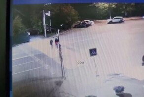 Неопытный водитель сбил двух пешеходов