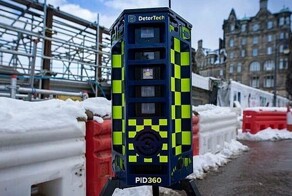 В британских супермаркетах появились «сердитые» роботы-охранники