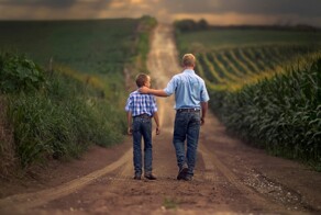 В Госдуме предложили мальчиков старше 8 лет оставлять после развода отцам