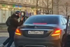 Мужик на мотоцикле не дал объехать пробку по «встречке»