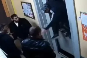 Ящик Пандоры: в Новосибирске в лифте застрял целый табор цыган
