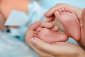 "Уговорить родить невозможно": демографы предполагают, что повысить рождаемость можно гарантированным жильём