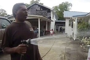 Чернокожего пастора арестовали, когда он поливал цветы соседа