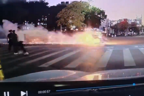 Горячий финал рабочего дня китайского курьера