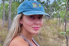 Модель скормила крокодилу целую курицу и теперь заплатит 26 тыс. долларов