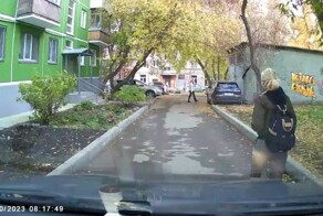 Без ДТП. Автор видео негодует на пешехода в наушниках