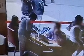 Как воруют мобильные телефоны в кафе, используя тактику отвлечения внимания