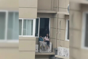 В Китае женщина поссорилась с&nbsp;мужем и посадила своих детей на&nbsp;кондиционер на&nbsp;23-м этаже