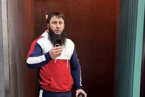 "Кто тебе дал право так вести себя с нашими женщинами?": в соцсетях возмущаются очередным джигитом, оскорбляющим россиянок