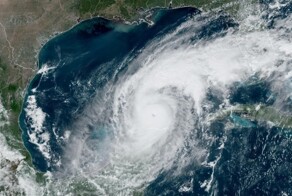 «Им каким-то образом удалось изменить гравитационное поле земли»: кандидат в вице-президенты США обвинил россиян в возникновении урагана «Милтон»