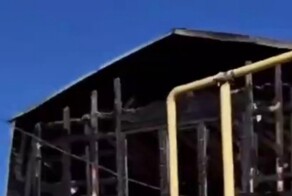 Школьник из Волгоградской области случайно сжёг соседский дом и машину, когда играл со спичками