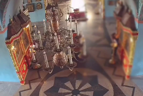 В астраханском храме женщина измазала иконы кетчупом из-за "душевной травмы"