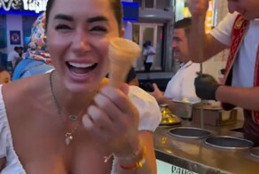 Накормил мороженым⁠⁠