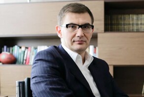Экс-глава правления банка выдал себе кредит на 3 миллиарда рублей и сбежал за границу