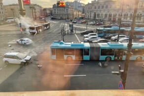 Восстание автобуса на Площади Восстания в Петербурге