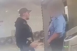 Парень угрожал сотруднику метро в Москве пистолетом, требуя пропустить его бесплатно