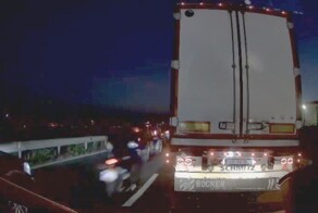 Как не нужно ездить на мотоцикле в пробке