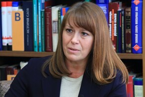 Глава Коркино ушла в отставку после погромов в цыганском квартале