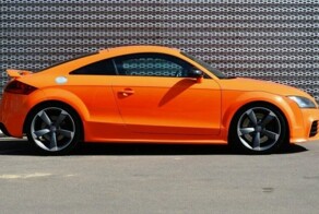 "Она прям валит!": в Уфе сотрудники СТО час катались на уникальной Audi TT и сломали её