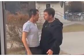 Водители автобусов подрались на остановке