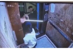 Воспитательная беседа в лифте