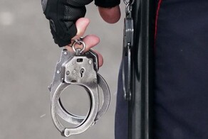 Челябинские зумеры поставили сверстницу на колени и заработали два уголовных дела