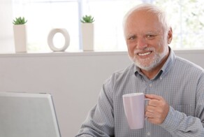 Венгр из мема «Гарольд, скрывающий боль» снялся в социальной рекламе