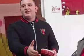 В Петербурге женщина на день рождения получила от цыган 40 банок коллагеновых шариков вместо икры