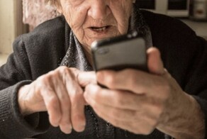 Пенсионерка в Приангарье смотрела порно и попалась на удочку мошенников