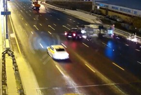 Две аварии с пикапами на одном и том же месте на МКАДе