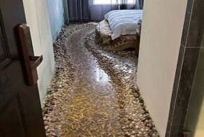 «Не убила, но покалечила»: житель Подмосковья сделал дома эпоксидный наливной пол и получил табуреткой по голове от тёщи