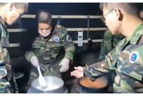 Хотел ложку, а ему в ладошку