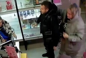 Пьяная парикмахерша залила перцем свою подчиненную