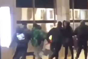 Подростки жестоко избили пассажира электрички за то, что он попросил их вести себя нормально