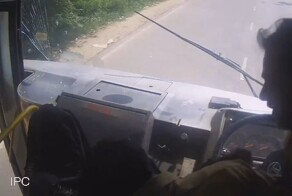 Водителю автобуса стало плохо за рулем